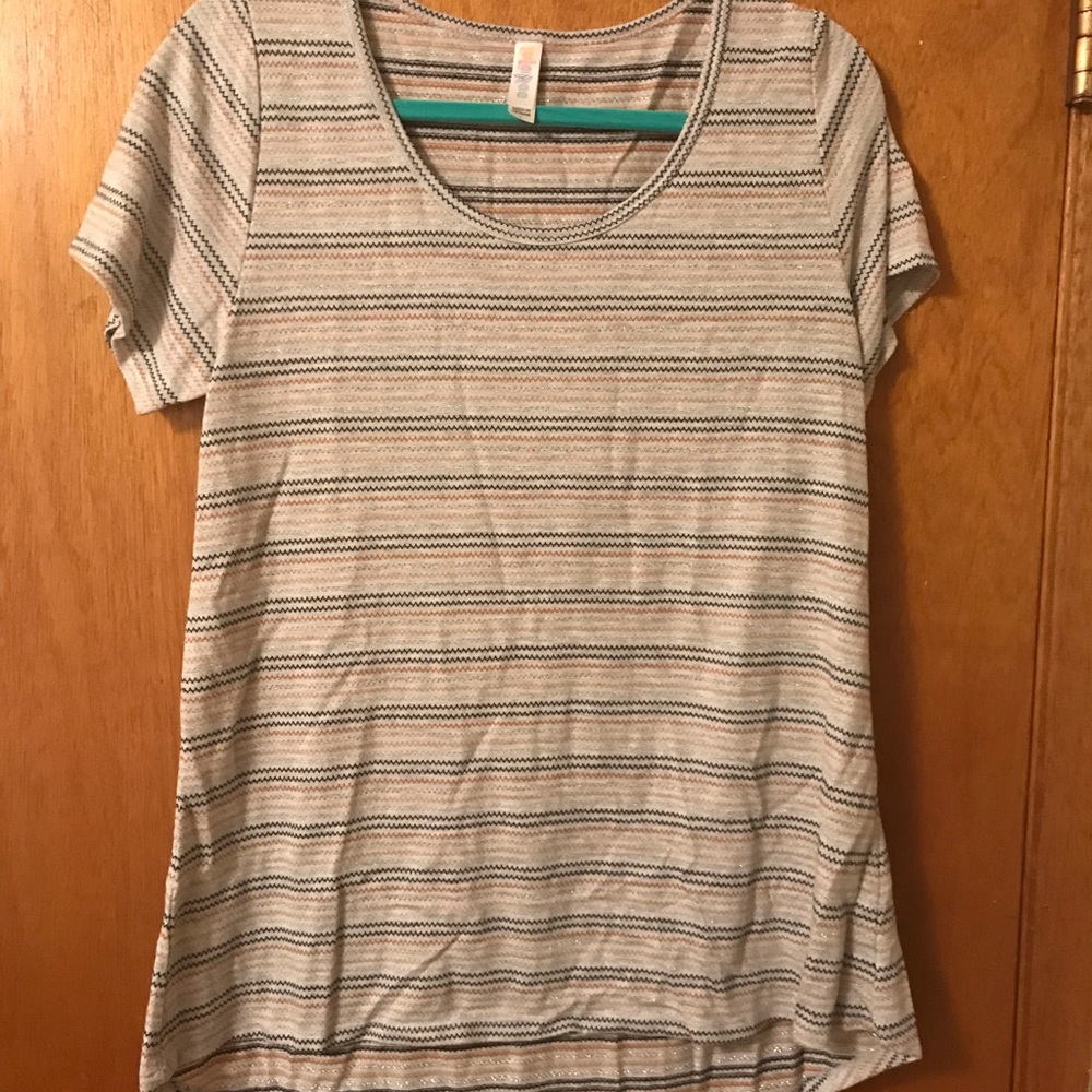 EUC Lularoe Classic Tee Elegant